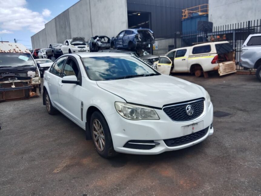 Holden Commodore evoke 2014 White Wrecking