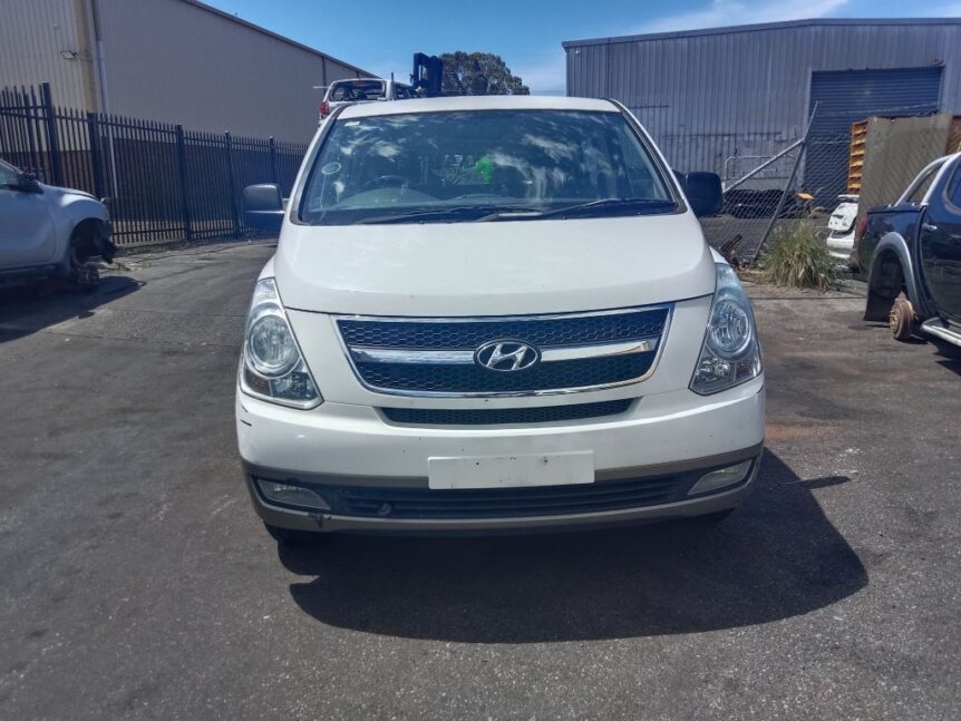 Hyundai IMAX 2013 White Wrecking