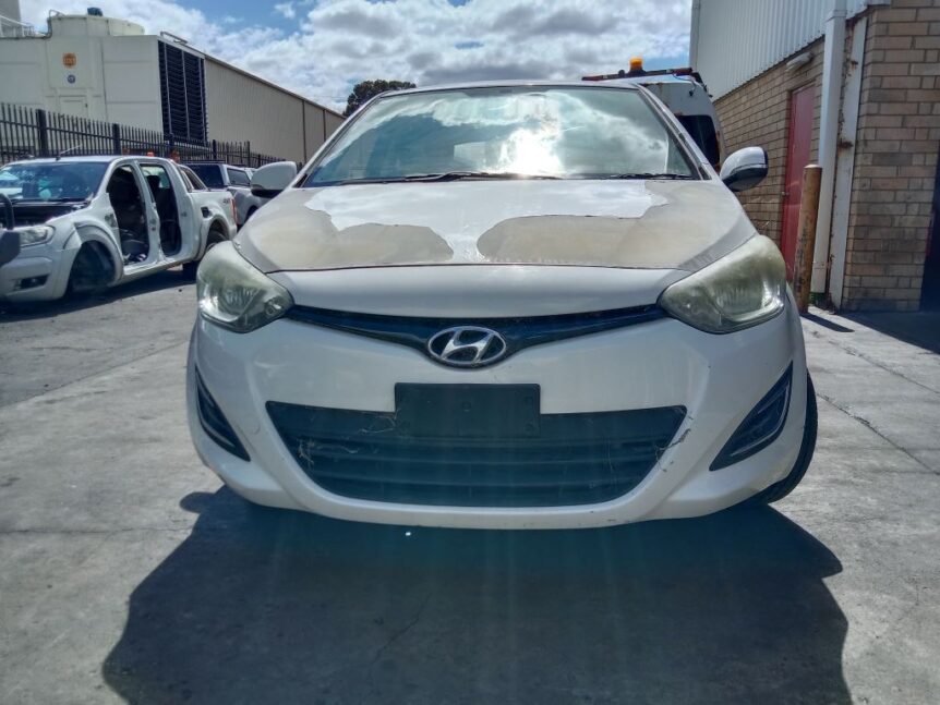 Hyundai i20 2015 White Wrecking