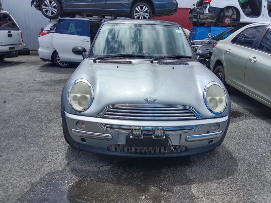 Mini Cooper 2004 Silver Wrecking