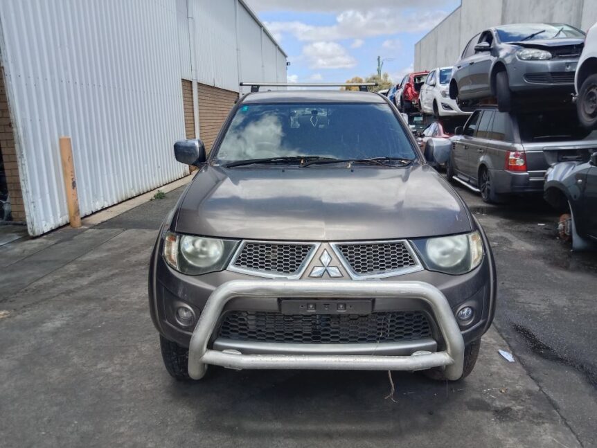 Mitsubishi Triton 2013 Grey Wrecking