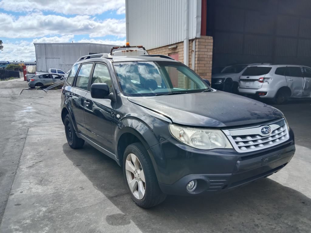 Subaru Forester 2012 Grey Wrecking