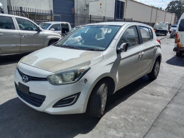 Hyundai i20 2015 White Wrecking