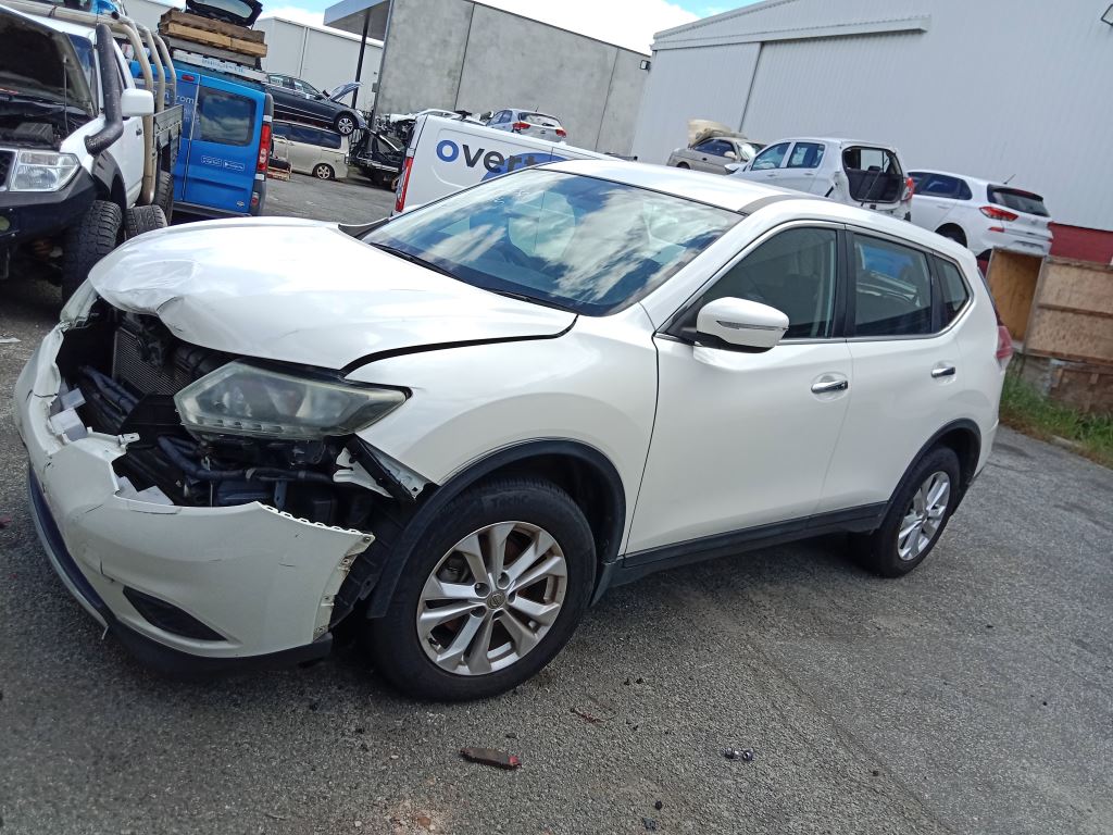 Nissan X trail 2014 White Wrecking