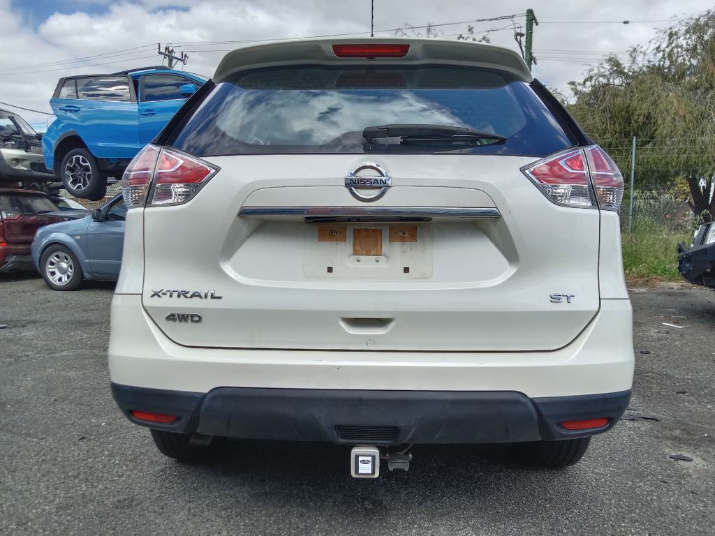 Nissan X trail 2014 White Wrecking
