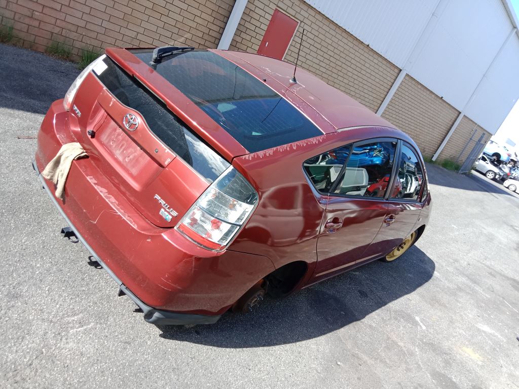  Toyota Prius Hybrid 2004 Red Wrecking