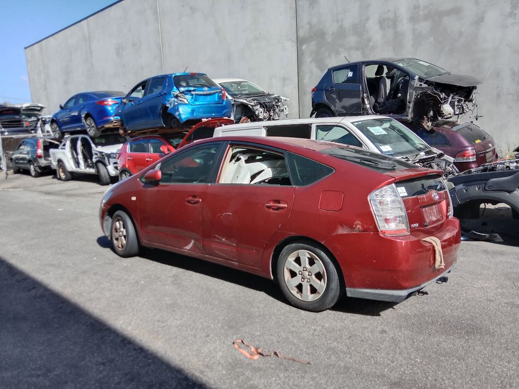  Toyota Prius Hybrid 2004 Red Wrecking