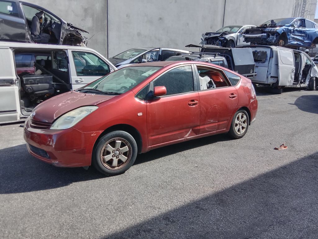  Toyota Prius Hybrid 2004 Red Wrecking
