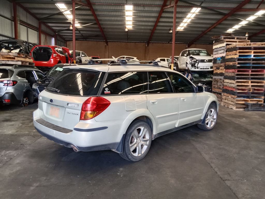 Subaru outback 2004 Gold Wrecking
