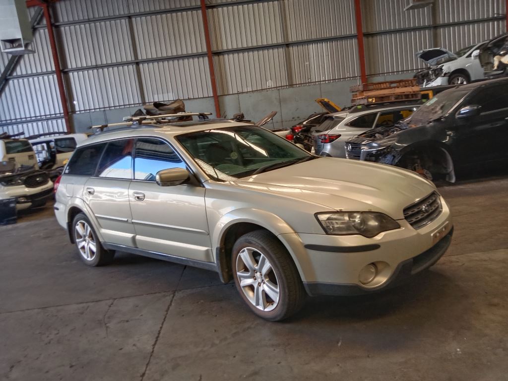 Subaru outback 2004 Gold Wrecking