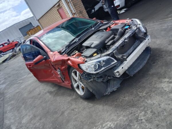 Holden Commodore VF 2016 maroon Wrecking