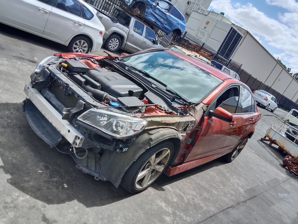 Holden Commodore VF 2016 maroon Wrecking