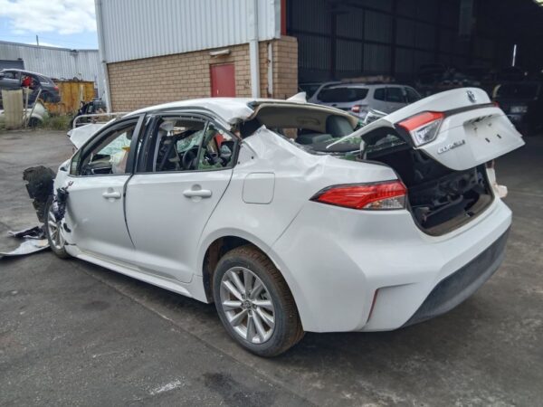 Toyota corolla sedan 2025 White Wrecking
