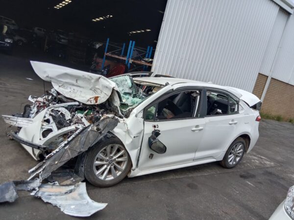 Toyota corolla sedan 2025 White Wrecking
