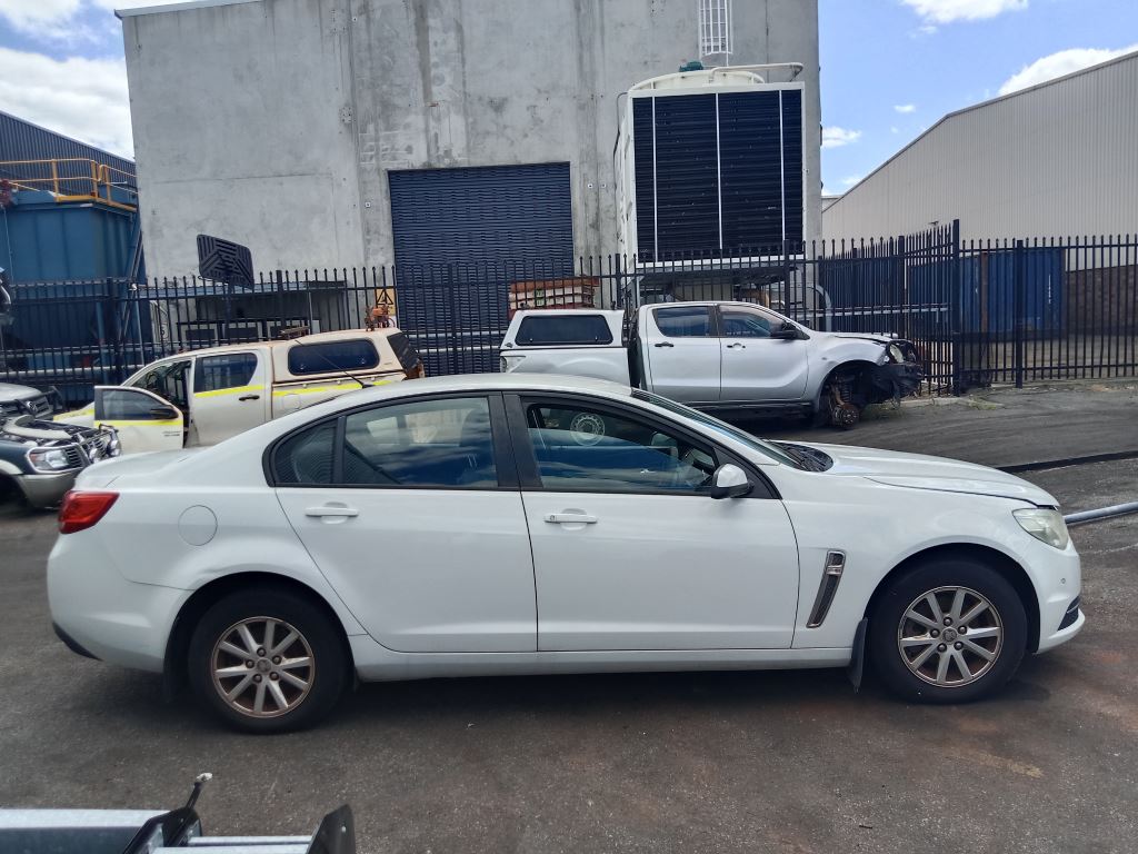 Holden Commodore evoke 2014 White Wrecking