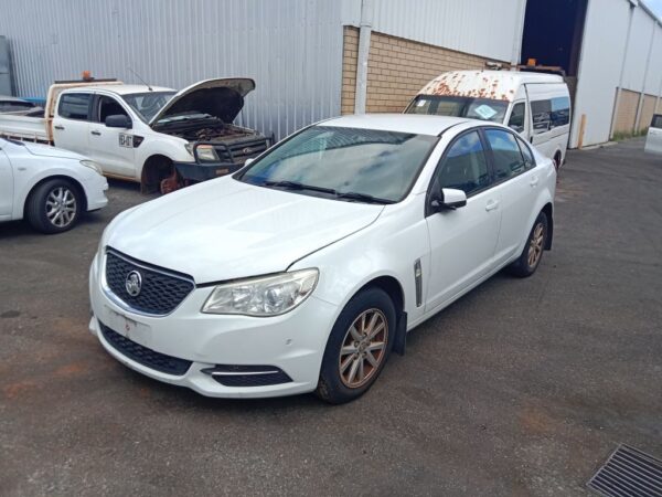Holden Commodore evoke 2014 White Wrecking