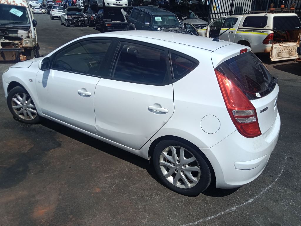 Hyundai i30 2008 White Wrecking