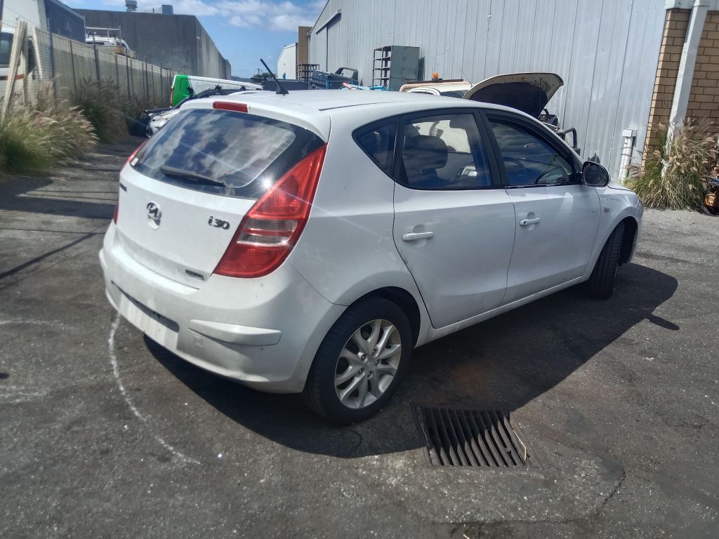 Hyundai i30 2008 White Wrecking