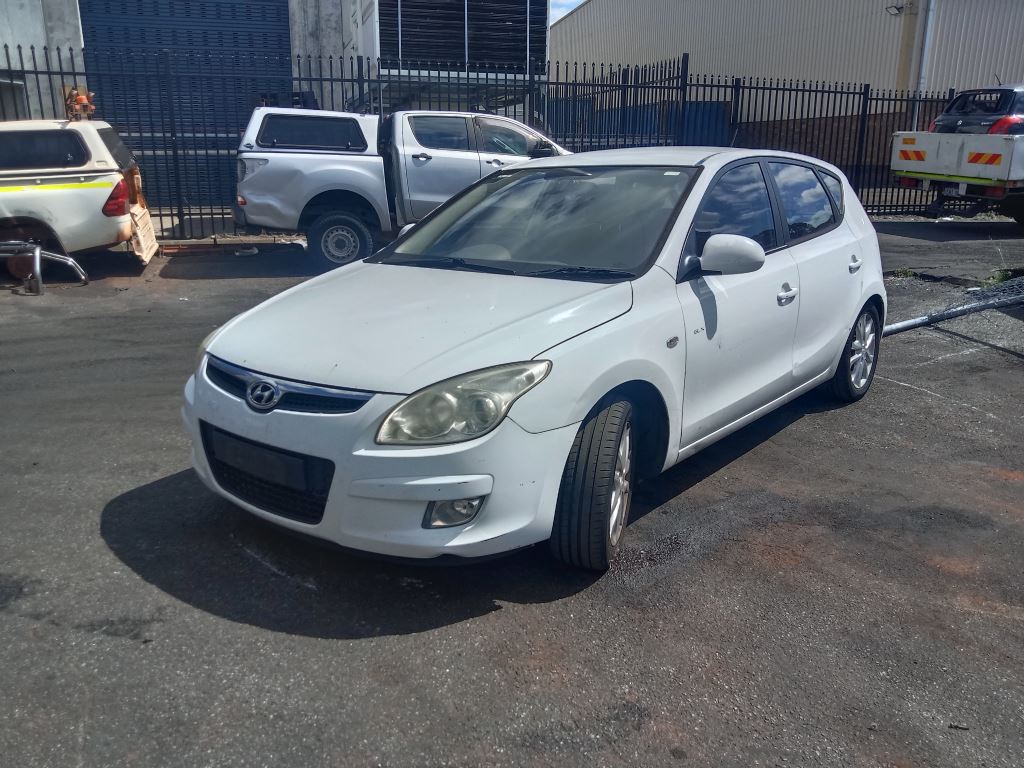 Hyundai i30 2008 White Wrecking