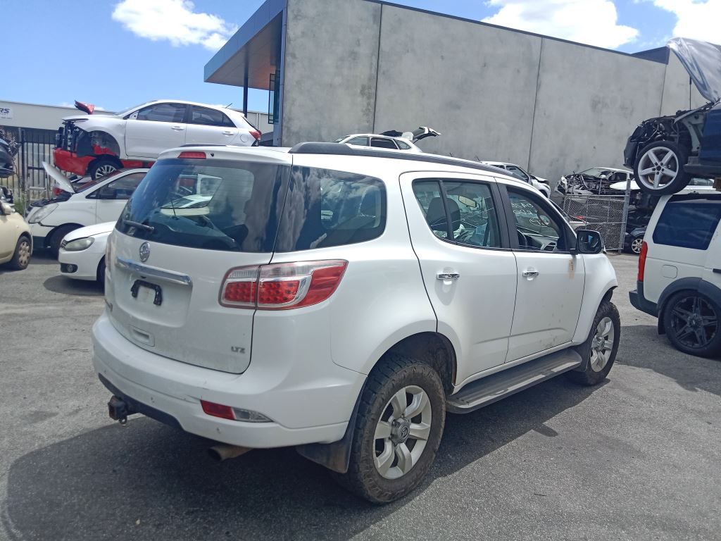 Holden Colorado 2015 White Wrecking