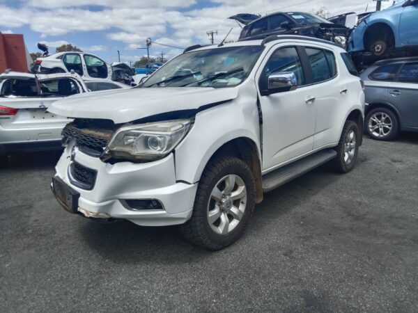 Holden Colorado 2015 White Wrecking