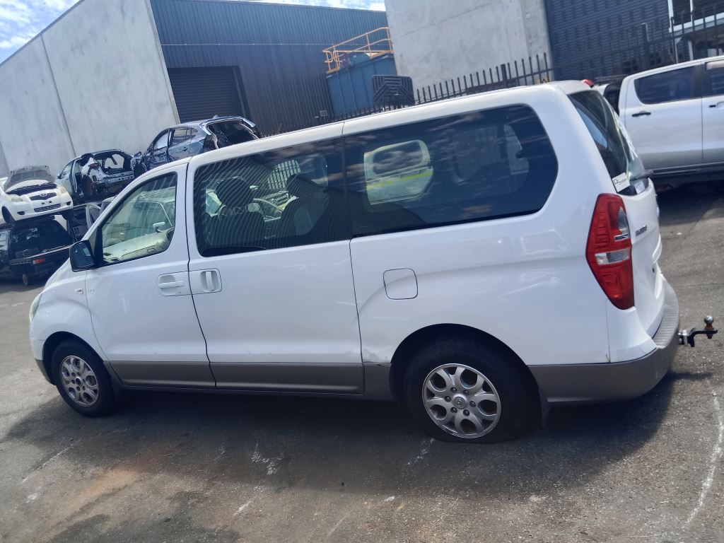 Hyundai IMAX 2013 White Wrecking