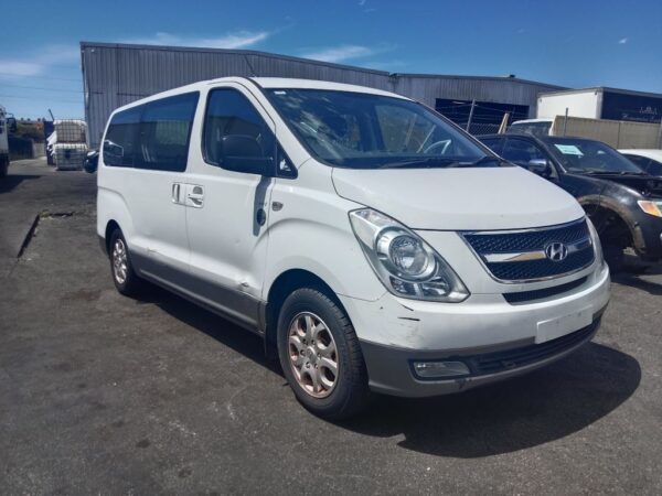 Hyundai IMAX 2013 White Wrecking