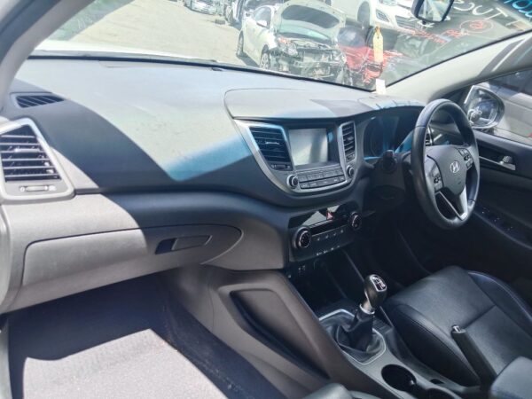 Hyundai Tucson 2018 White Wrecking