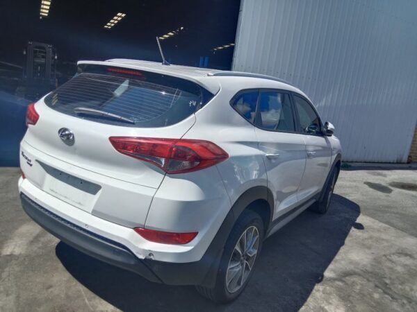 Hyundai Tucson 2018 White Wrecking