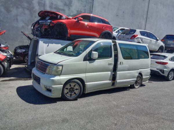 Nissan Elgrand 2000 White Wrecking