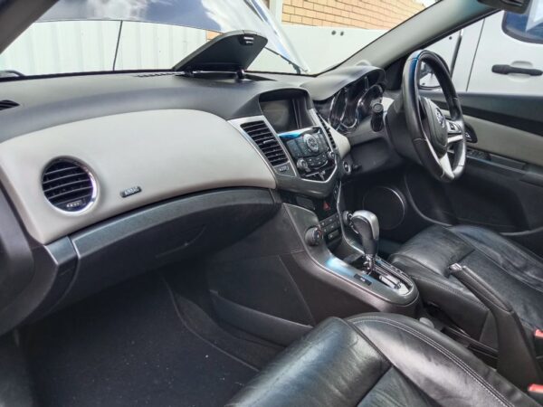 Holden Cruze 2016 Black Wrecking