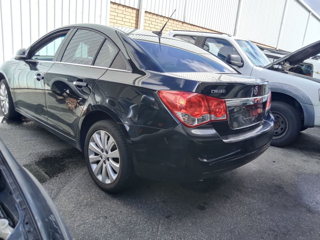 Holden Cruze 2016 Black Wrecking