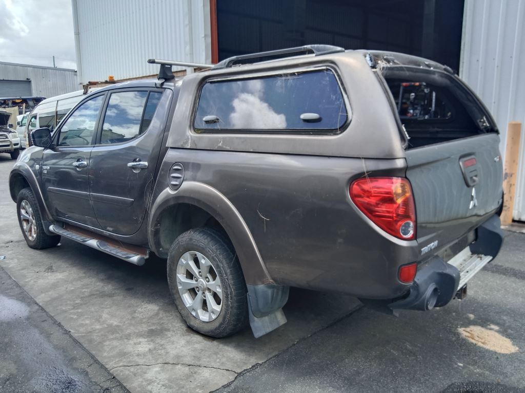 Mitsubishi Triton 2013 Grey Wrecking