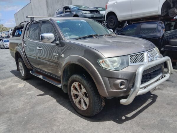 Mitsubishi Triton 2013 Grey Wrecking