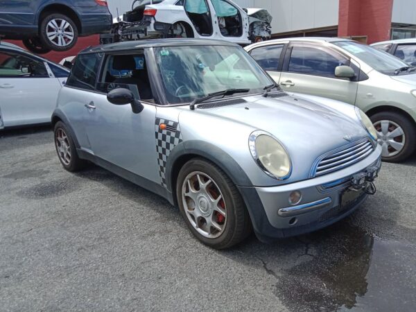 Mini Cooper 2004 Silver Wrecking