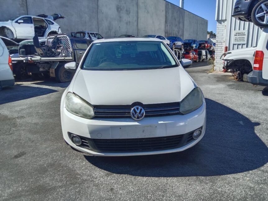 Volkswagen golf TSI 2009 White Wrecking