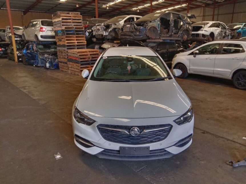 Holden Commodore 2019 White Wrecking