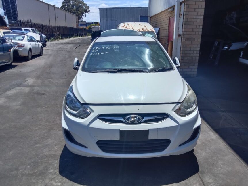 Hyundai accent 2013 White Wrecking
