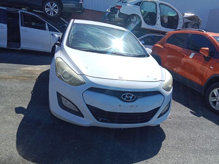 Hyundai i30 2013 White Wrecking