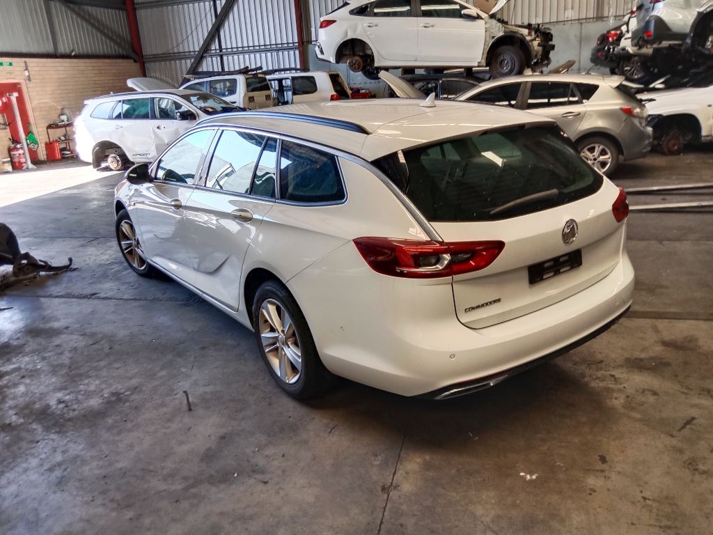 Holden Commodore 2019 White Wrecking