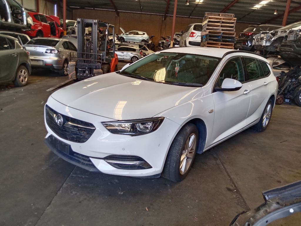 Holden Commodore 2019 White Wrecking