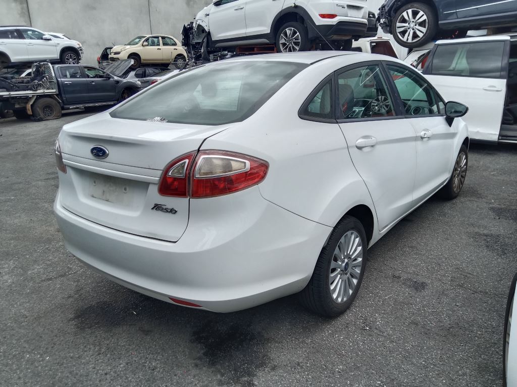 Ford Fiesta 2010 White Wrecking