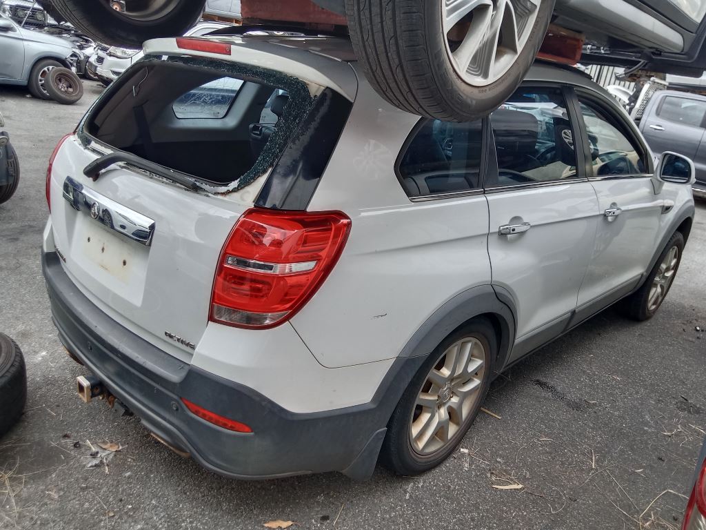 Holden Captiva 2015 White Wrecking