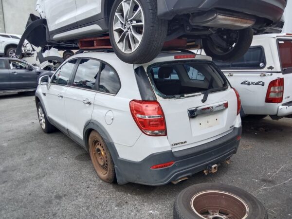 Holden Captiva 2015 White Wrecking