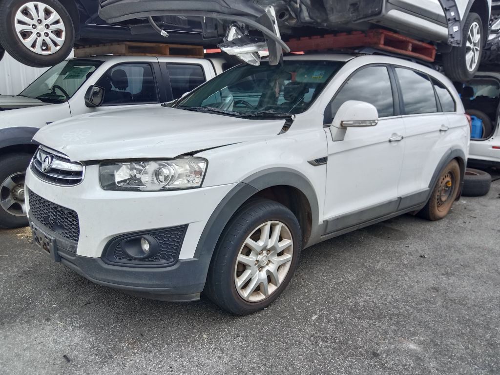 Holden Captiva 2015 White Wrecking