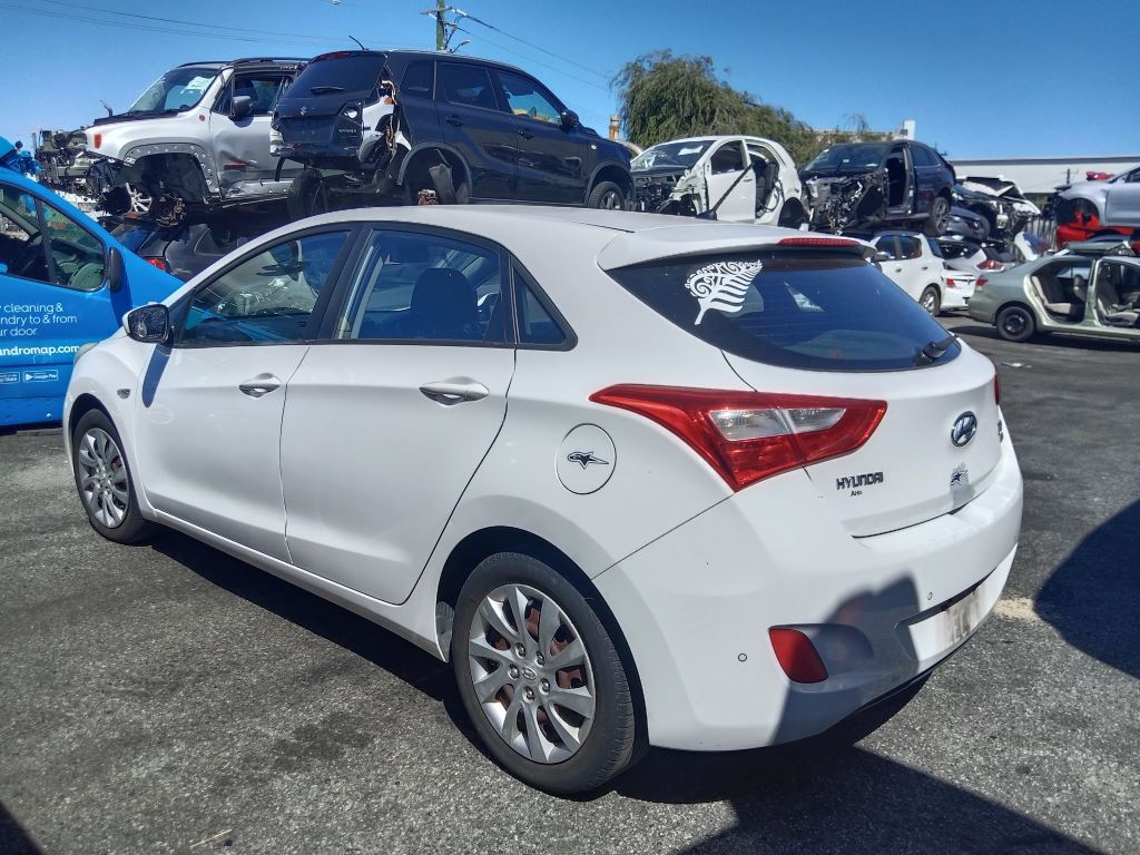  Hyundai i30 2013 White Wrecking