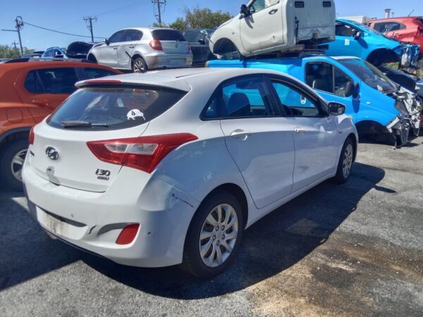  Hyundai i30 2013 White Wrecking
