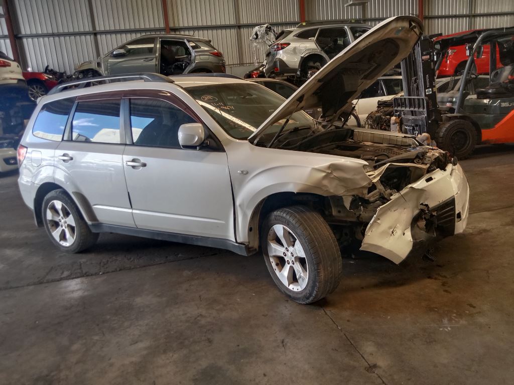 Subaru Forester 2009 White Wrecking