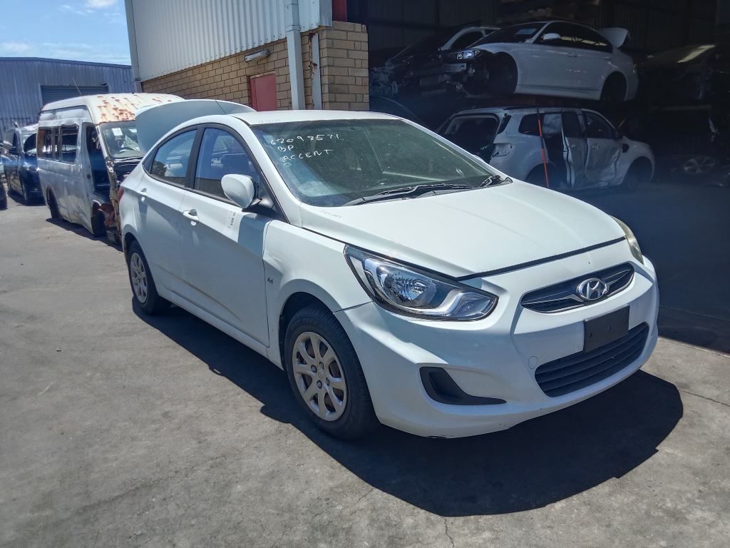 Hyundai accent 2013 White Wrecking