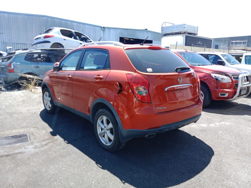 SsangYong Korando 2012 orange Wrecking